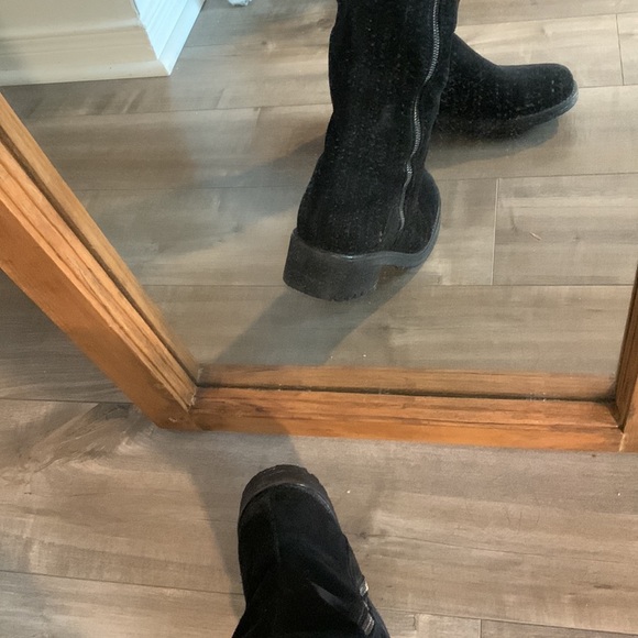 Black La Canadienne waterproof suede knee high boots size 9. - Picture 7 of 15